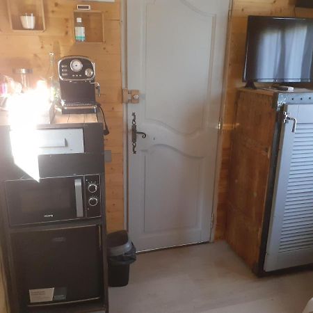 Roulotte Hotel Nîmes Eksteriør billede